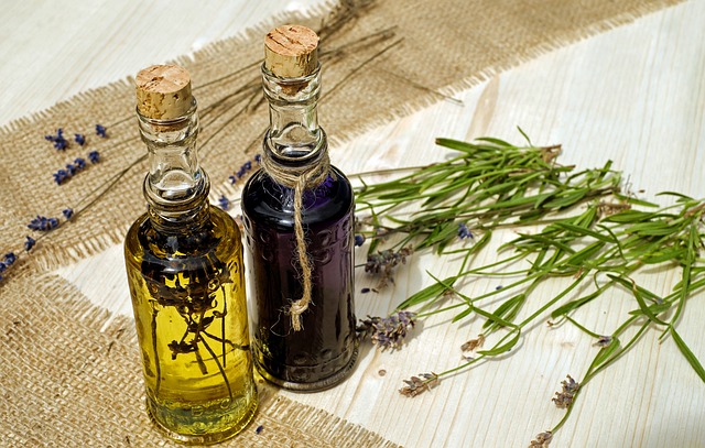 Vonné oleje a jejich léčebné účinky: Co všechno dokáží?