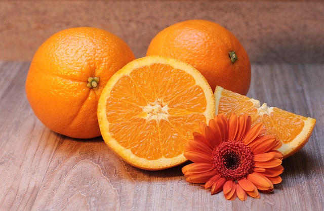 3. Vitamíny obsažené v pomerančích a jablkách: Klíčové pro vaše zdraví