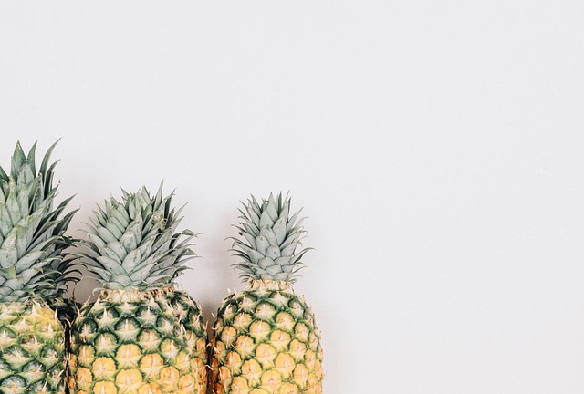 1. Přírodními důvody, proč byste měli jíst ananas: Skvělý zdroj vitamínu C s výhodami pro zdraví