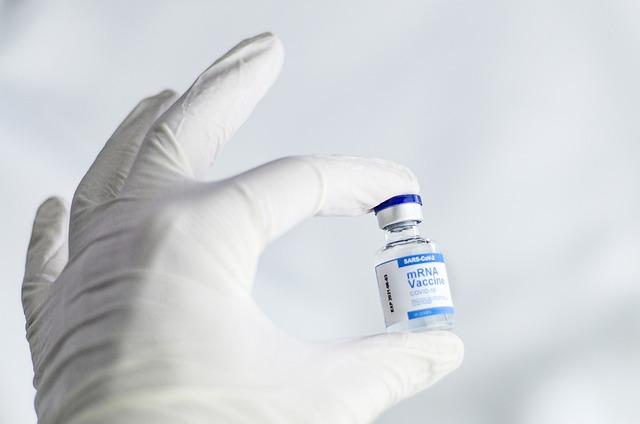 Distribuce vakcín do ordinací přes lékárny: Správná cesta?