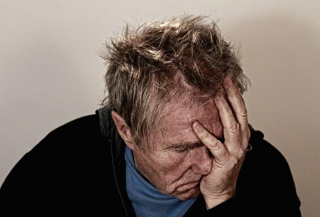 Příčiny napěťové bolesti hlavy: Co způsobuje tento typ bolesti a jak ji předejít