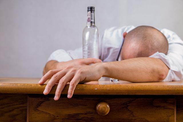 7. Tipy a rady pro zodpovědnou konzumaci alkoholu: Klíč k zachování zdraví a pohody