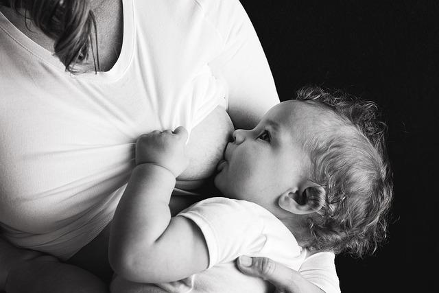 Jak podpořit kojení pomocí pískavice a benediktu